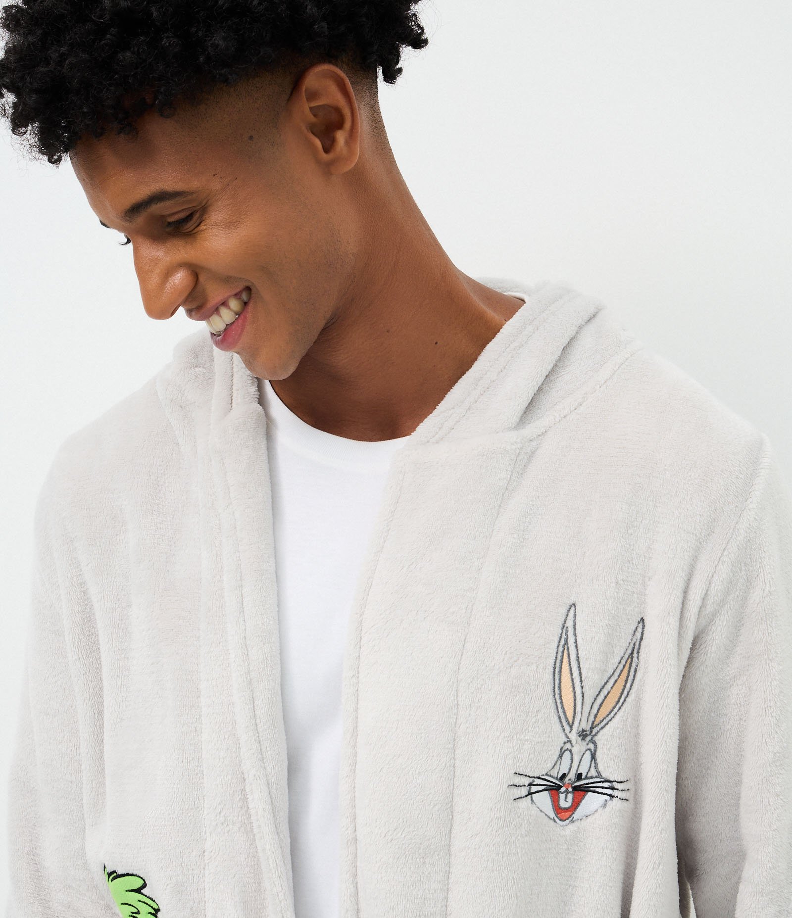 Robe Longo Licenciado Pernalonga em Plush Cinza 4