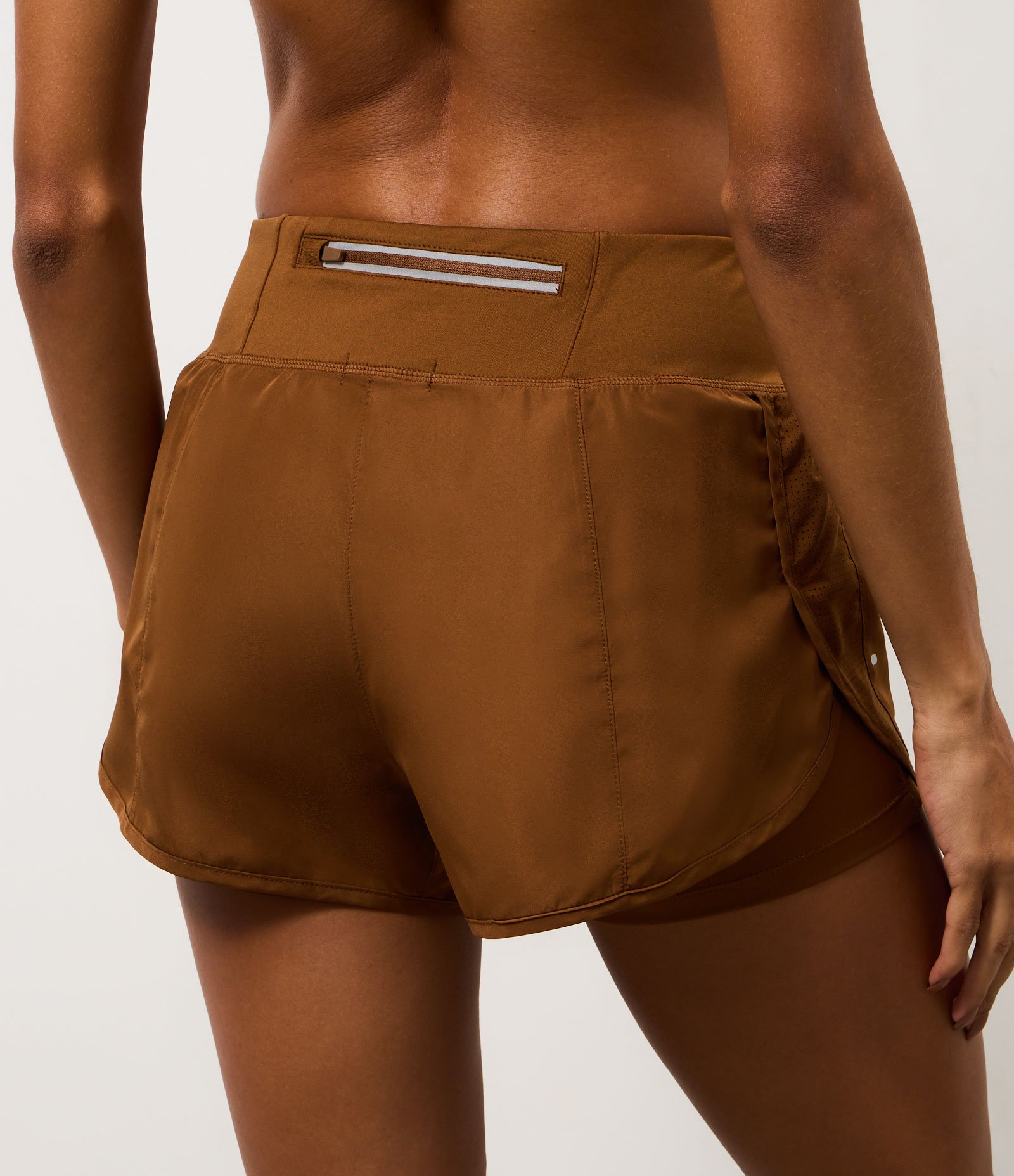 Bermuda Runner Esportiva em Microfibra com Bolso Funcional Marrom 4