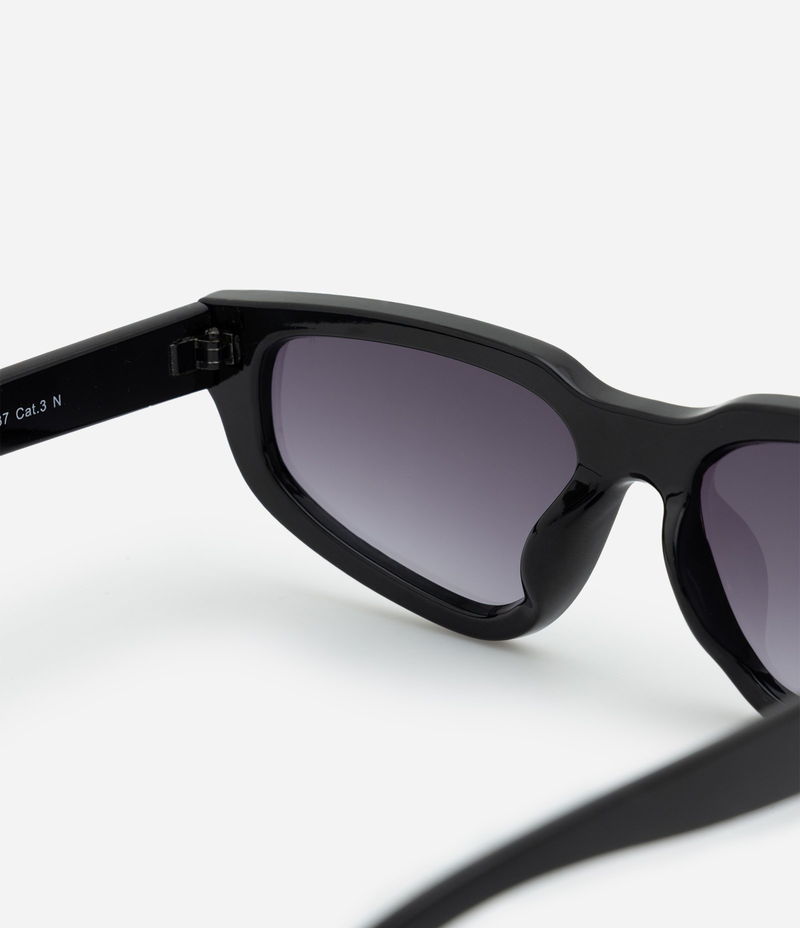 Óculos de Sol Gateado com Lente Degradê Preto 3