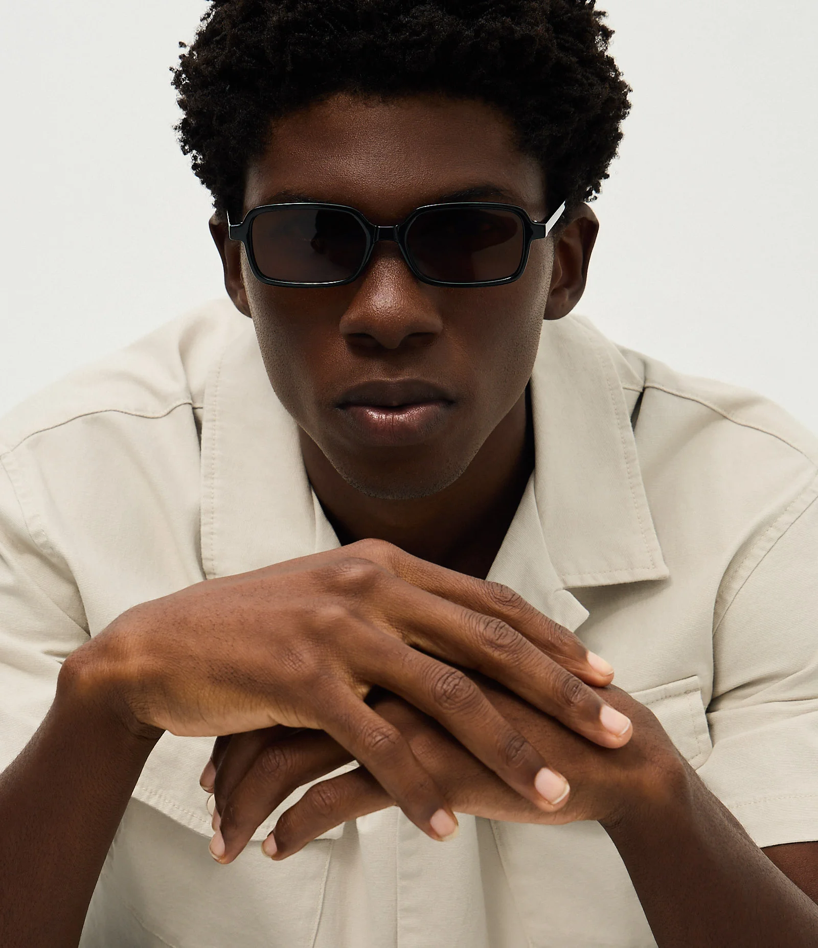 Óculos de Sol Quadrado com Detalhe Metálico Preto 1