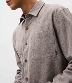 Camisa Comfort Manga Longa em Flanela com Bolso e Textura