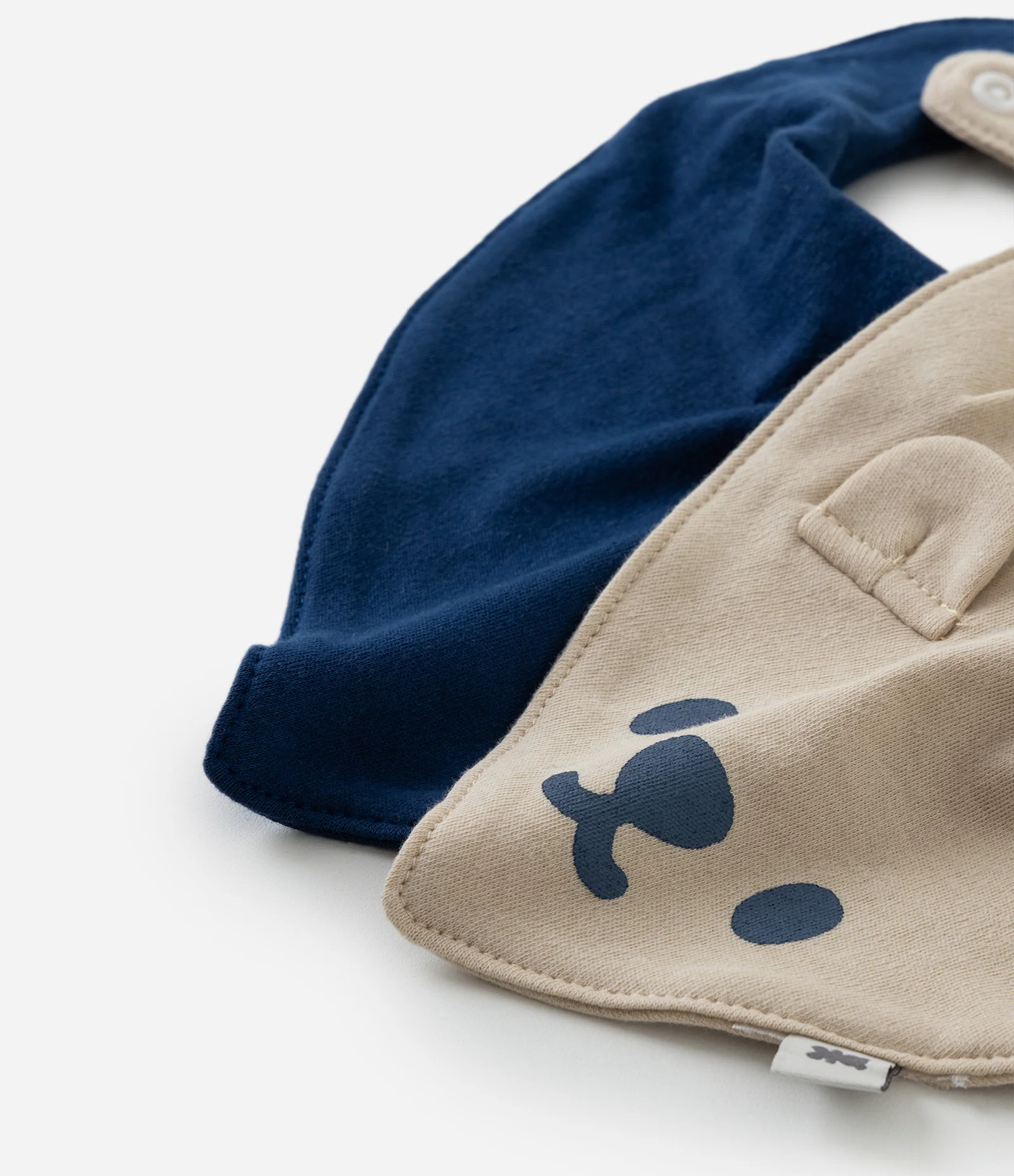 Kit 02 Babadores Infantis em Algodão com Ursinho 3D – Tam U Bege/Azul 2