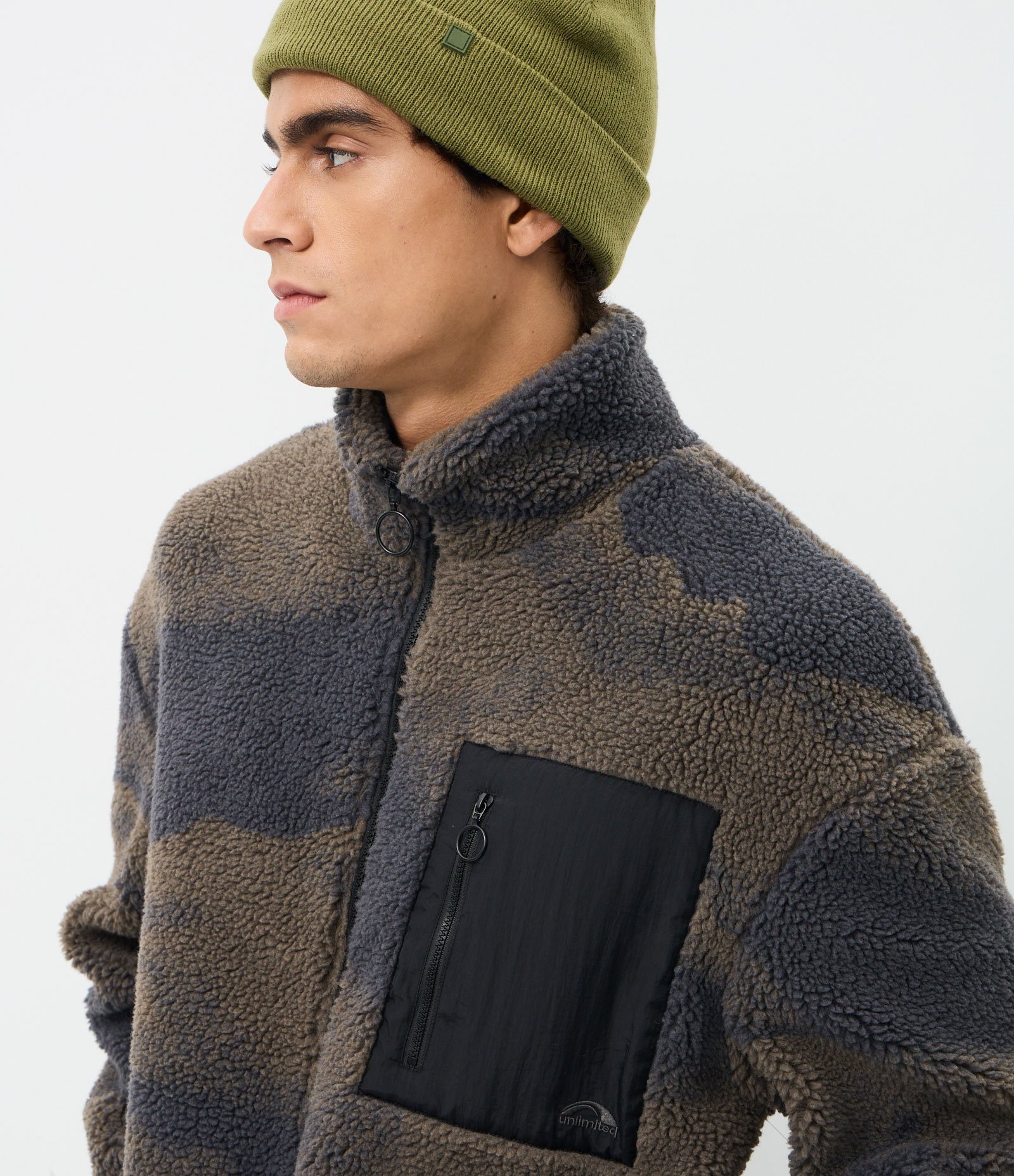 Jaqueta Camuflada com Bolso Contrastante Cinza 3