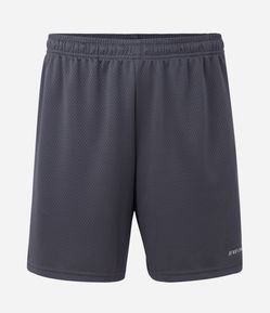 Bermuda Lisa em Microfibra com Textura de Furinhos