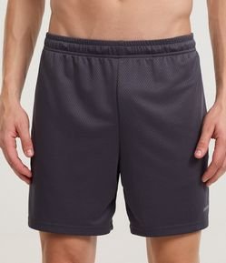 Bermuda Lisa em Microfibra com Textura de Furinhos