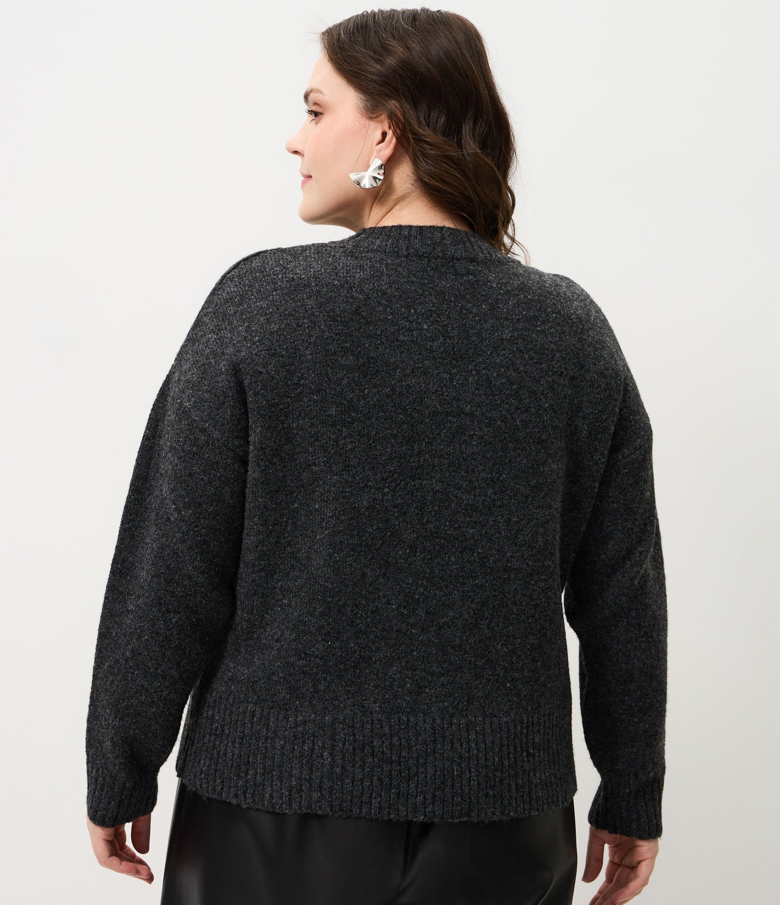 Suéter Amplo em Tricô com Pedraria Curve & Plus Size Preto 4