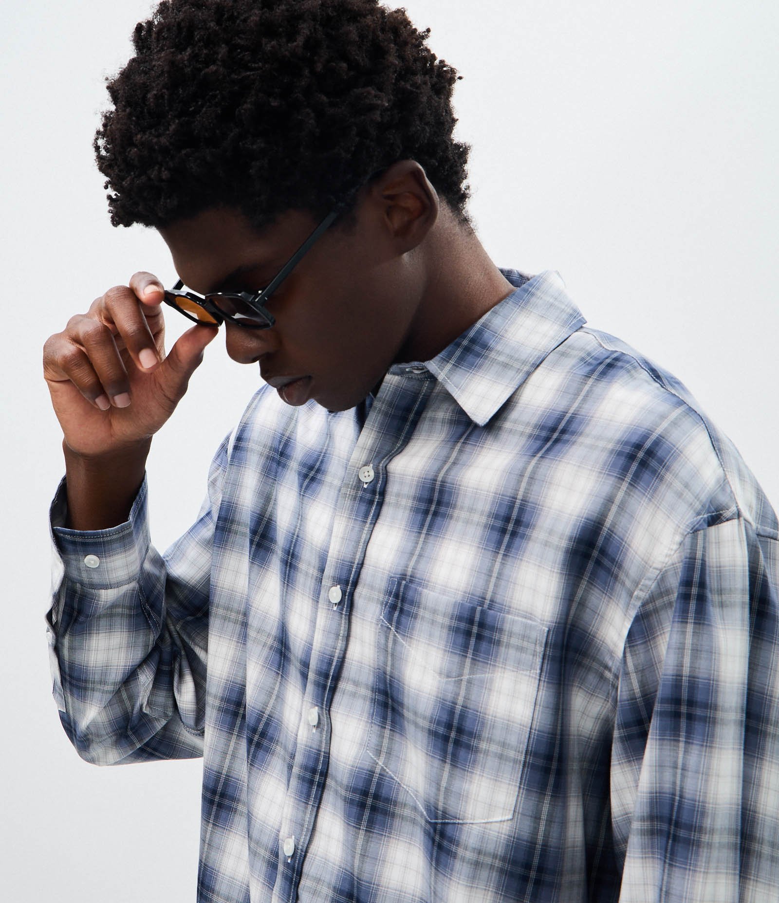 Camisa Boxy em Flanela com Estampa Xadrez Cinza 1
