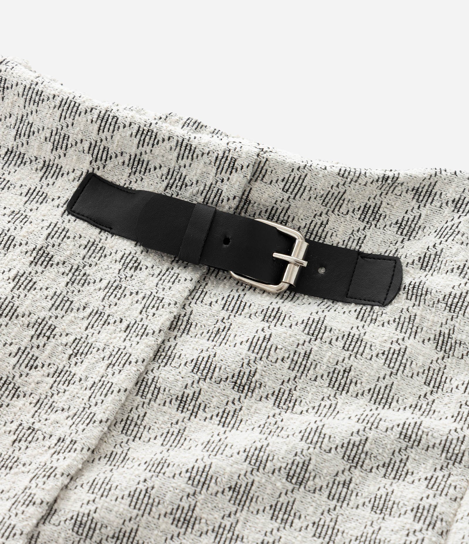 Short Saia Infantil em Tweed com Fivela Lateral – Tam 5 a 14 Anos Off White/Preto 5