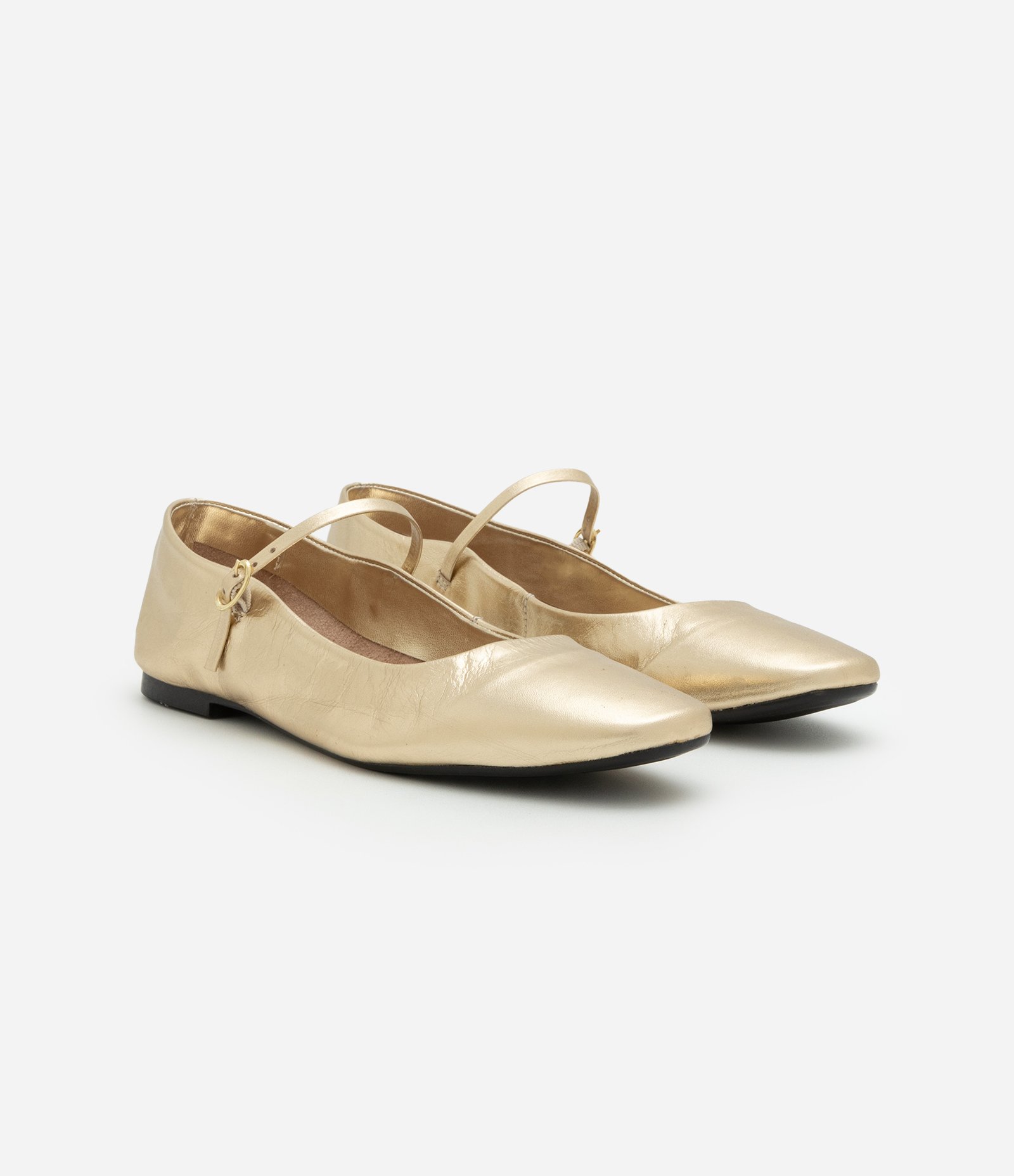 Sapatilha em Couro com Bico Redondo e Sola Contrastante Dourado 2