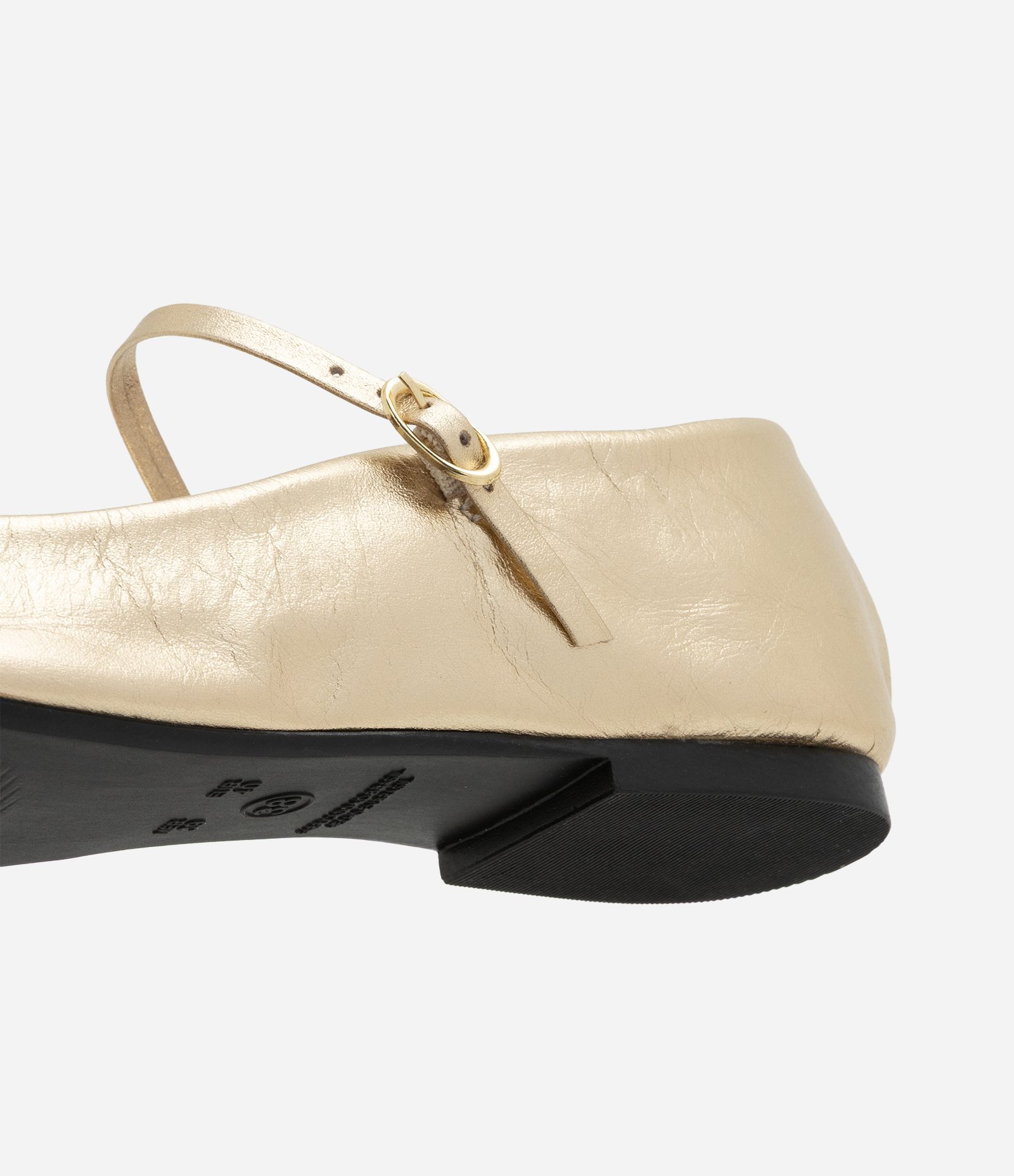 Sapatilha em Couro com Bico Redondo e Sola Contrastante Dourado 4