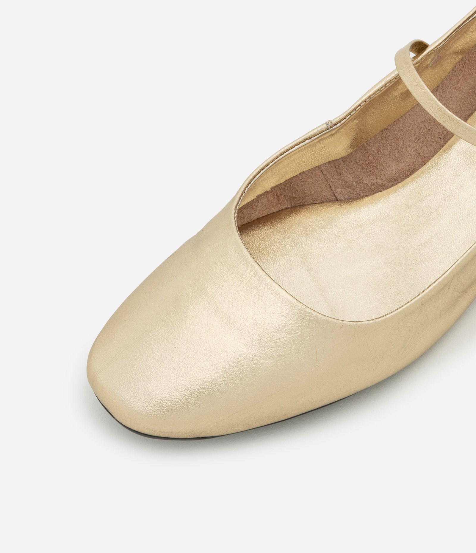 Sapatilha em Couro com Bico Redondo e Sola Contrastante Dourado 5