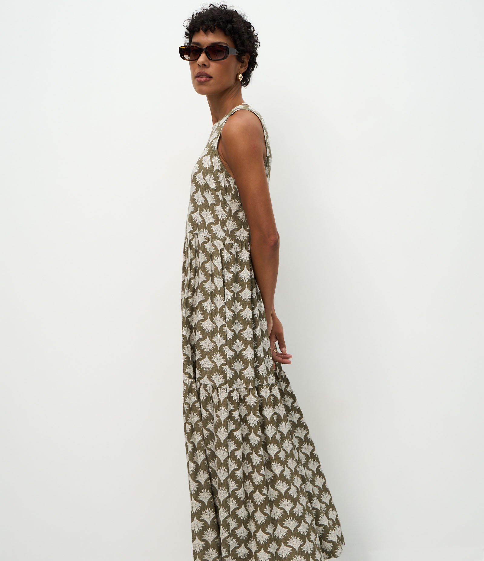 Vestido Evasê em Viscose sem Manga Cinza 4