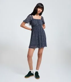 Vestido Evasê em Tule Floral com Mangas Bufantes Curto