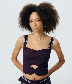 Blusa Cropped Regata em Viscolinho com Decote Coração e Abertura Frontal
