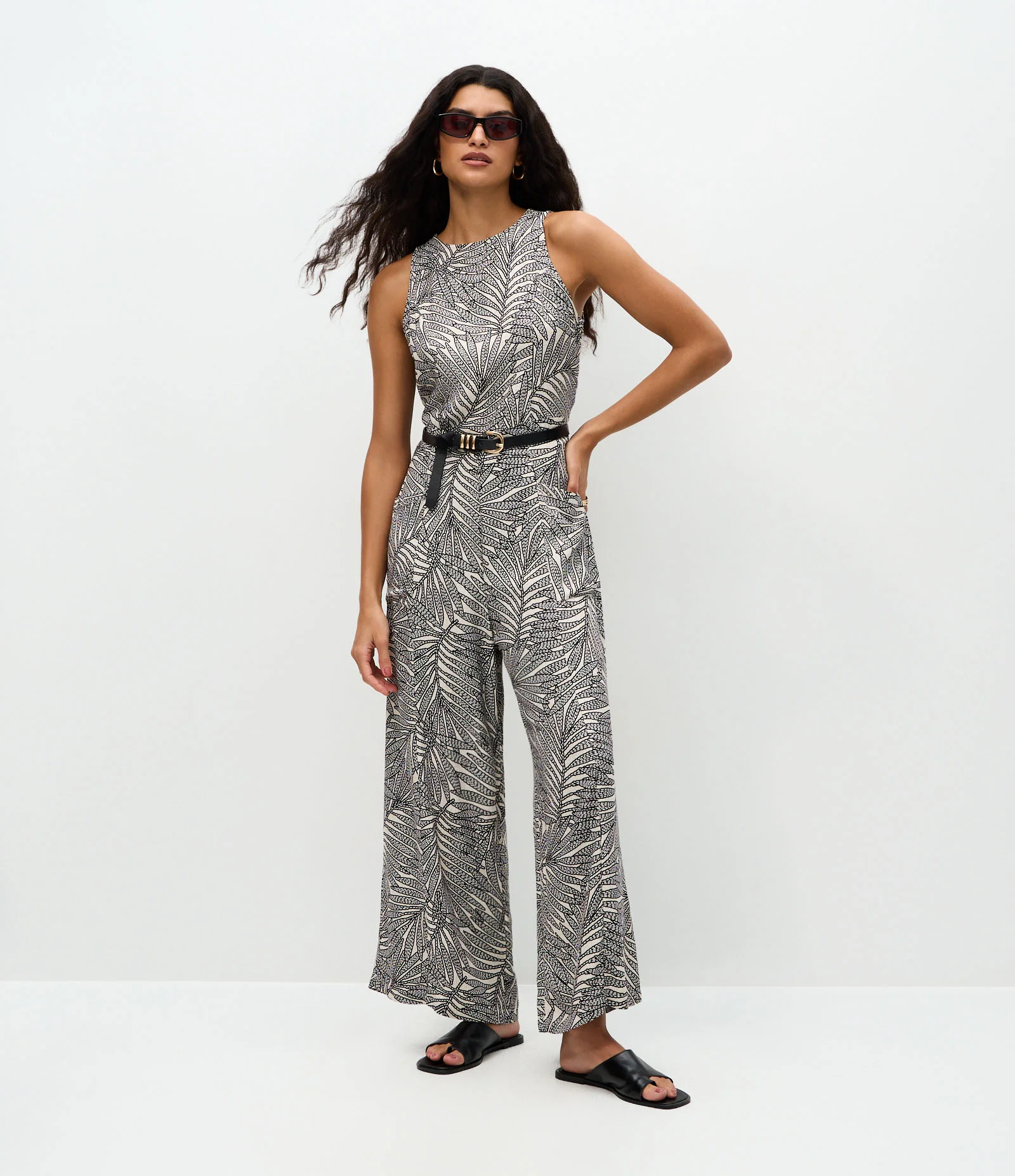 Macacão Reto em Viscose Twill com Estampa de Folhagens Cinza 1