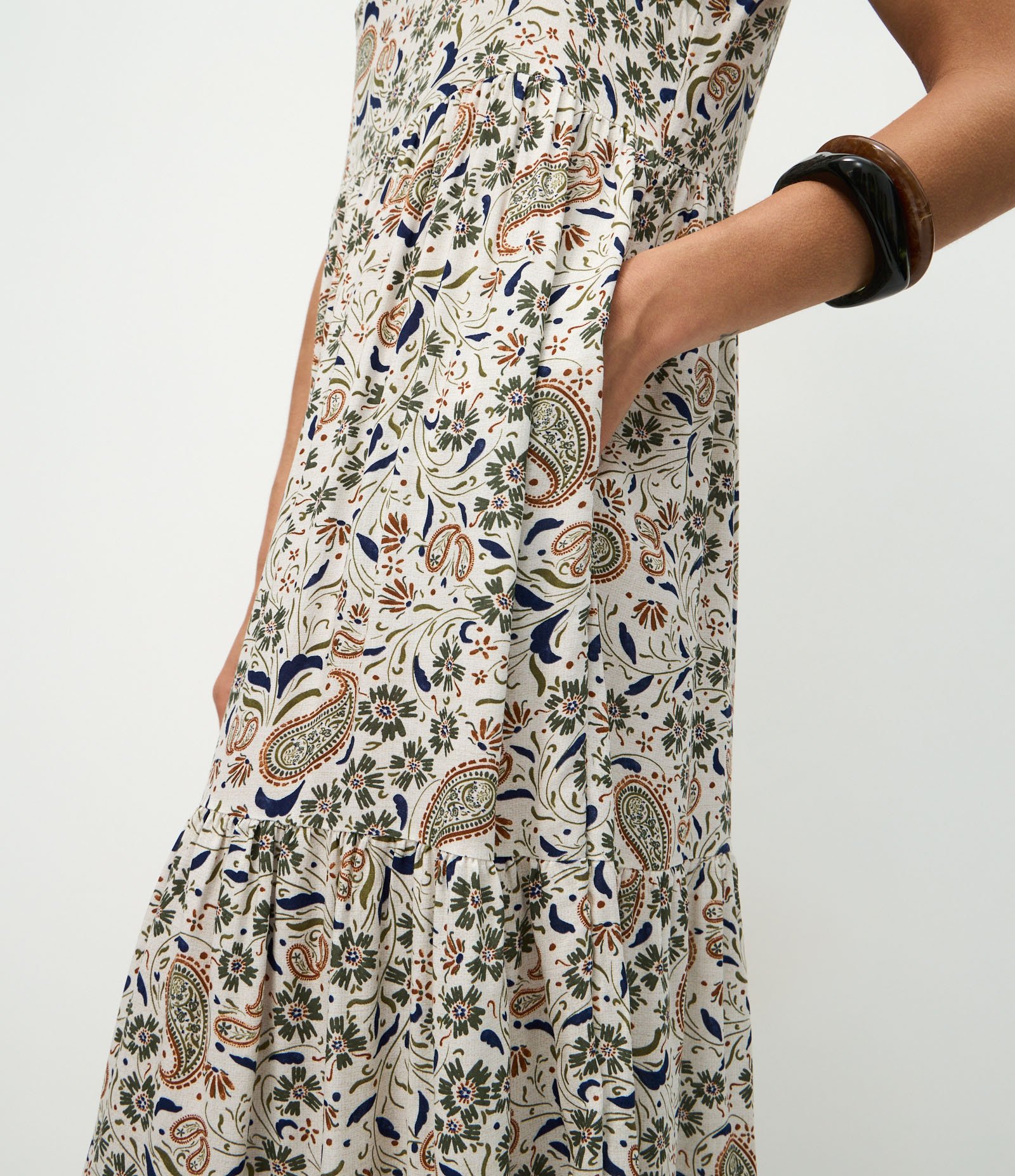 Vestido Longo em Viscose com Estampa Floral Branco 4
