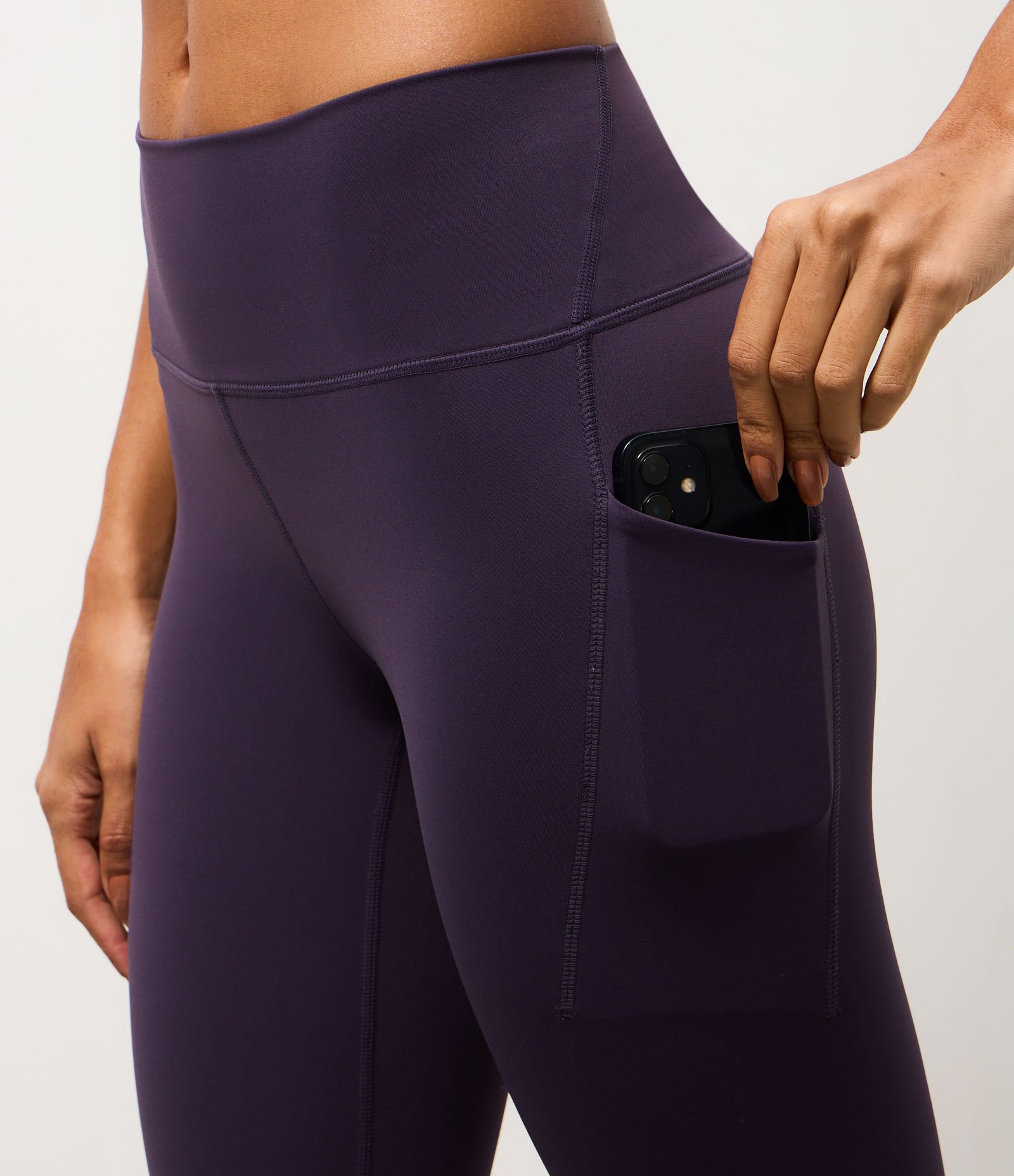Calca Legging Esportiva em Microfibra com Bolsos Roxo 3