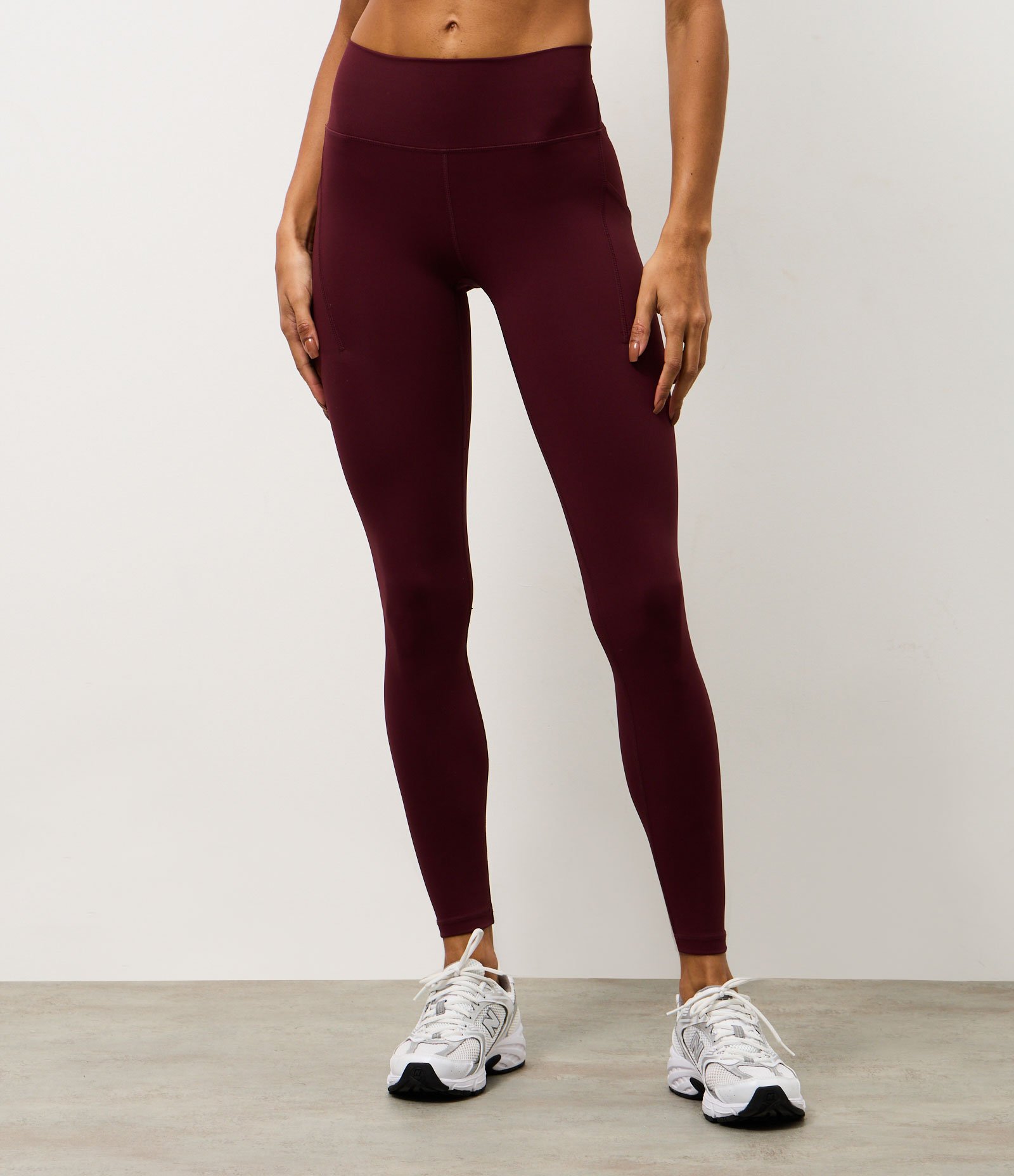 Calca Legging Esportiva em Microfibra com Bolsos Vinho 2