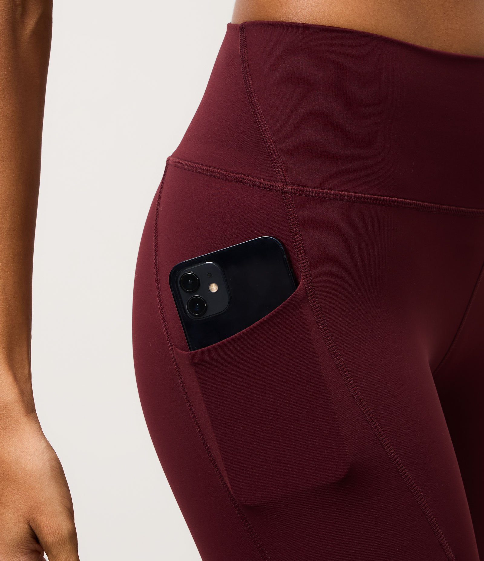 Calca Legging Esportiva em Microfibra com Bolsos Vinho 3