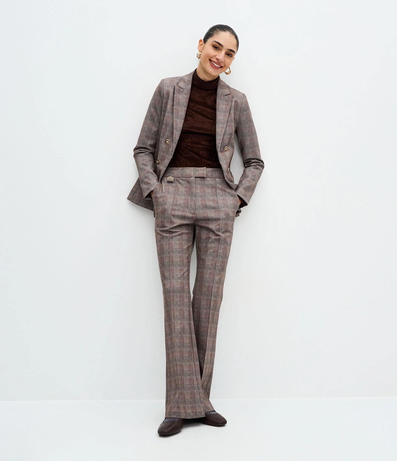 Calça Flare em Ponto Roma com Estampa Xadrez Multicores 1