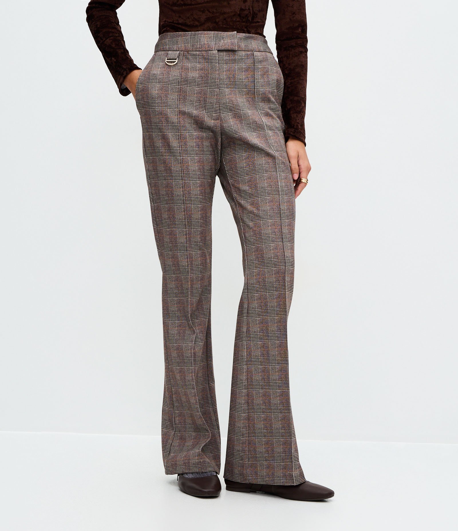 Calça Flare em Ponto Roma com Estampa Xadrez Multicores 3