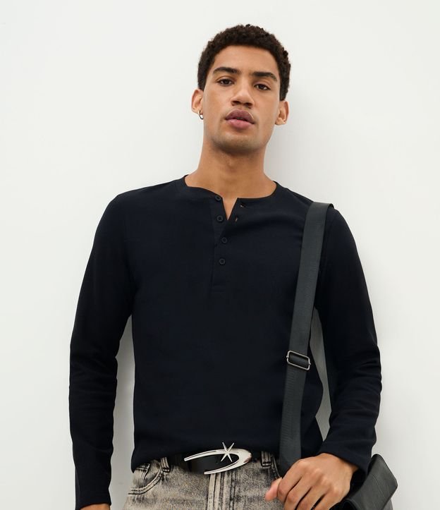 Camiseta Muscle em Algodão com Textura e Botões Frontais
