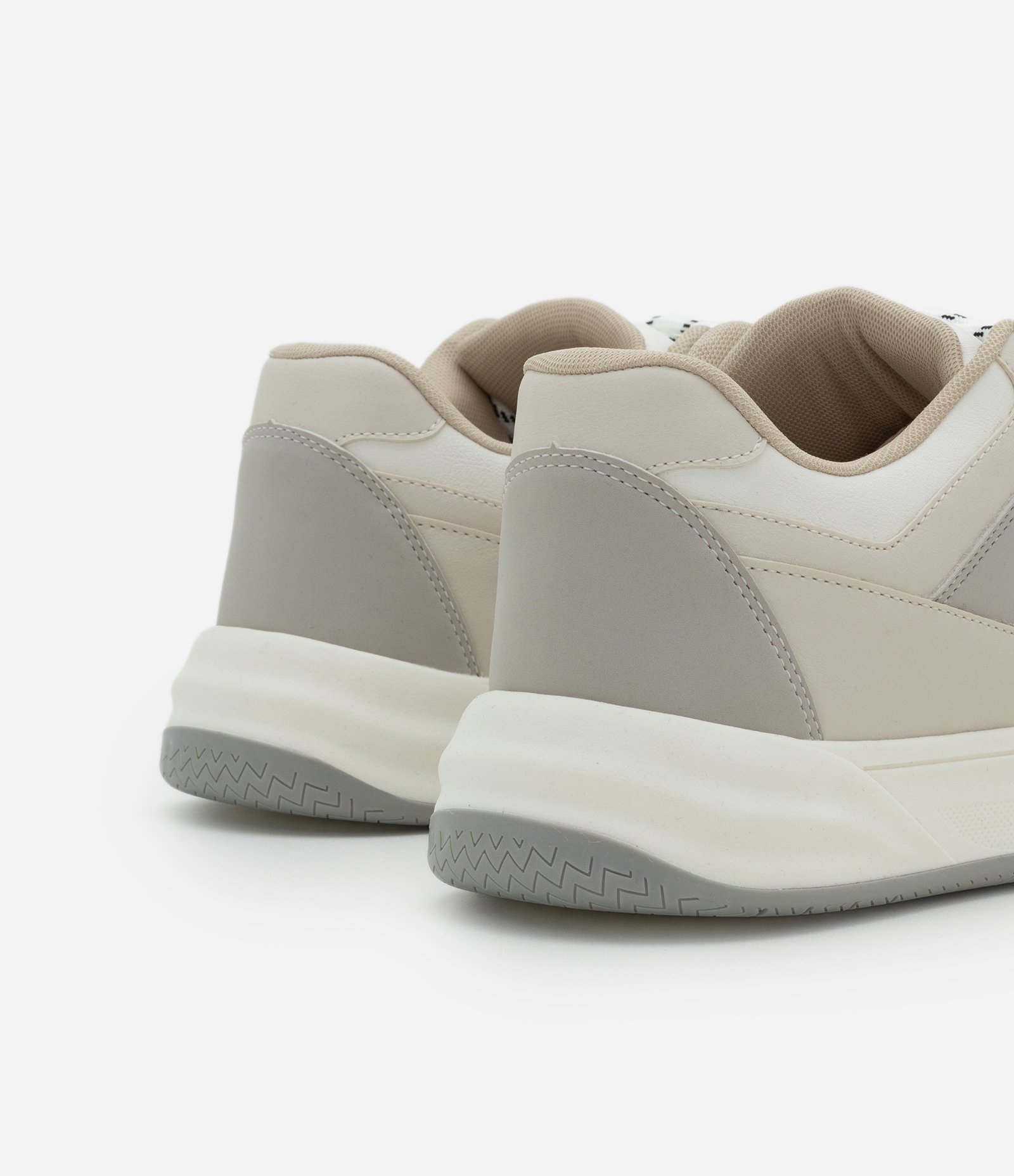 Tênis Street em PU com Atacador Bicolor e Sola Bold Branco 4