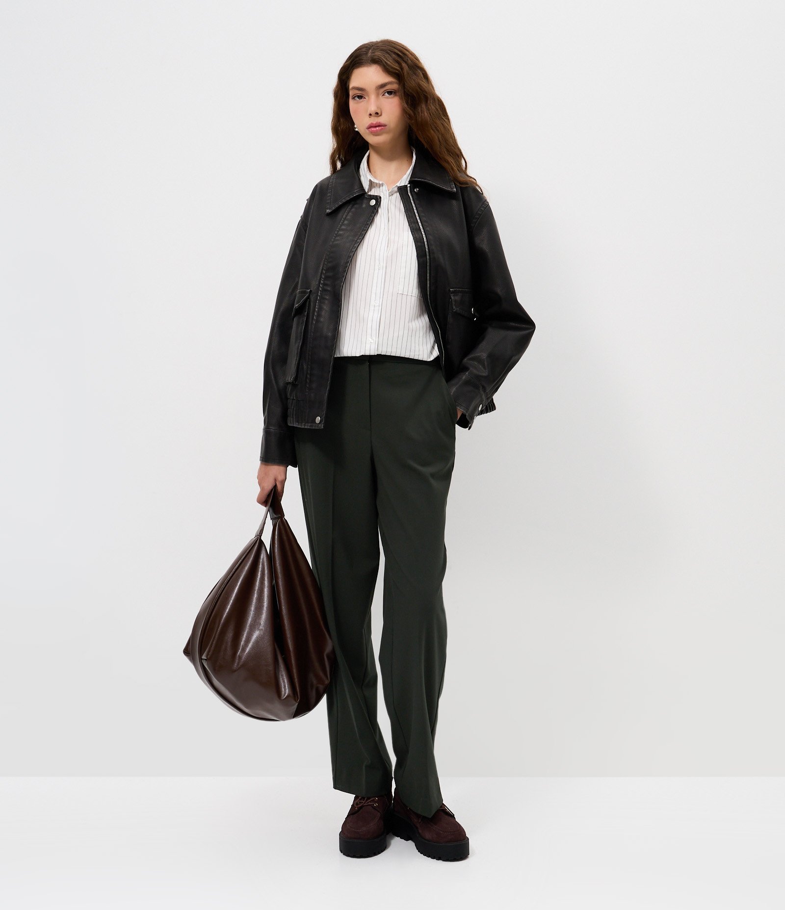 Calça Pantalona em Alfaiataria com Bolso Faca Verde 1