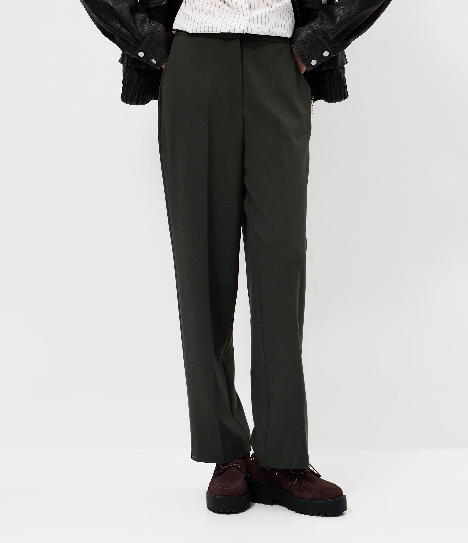 Calça Pantalona em Alfaiataria com Bolso Faca Verde 2