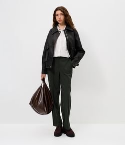 Calça Pantalona em Alfaiataria com Bolso Faca
