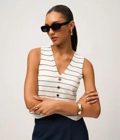 Colete em Tricô com Fechamento por Botões e Estampa Listrada