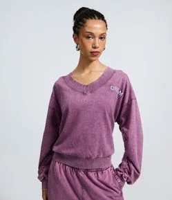 Blusão em Moletom Lavado com Decote V e Lettering Localizado