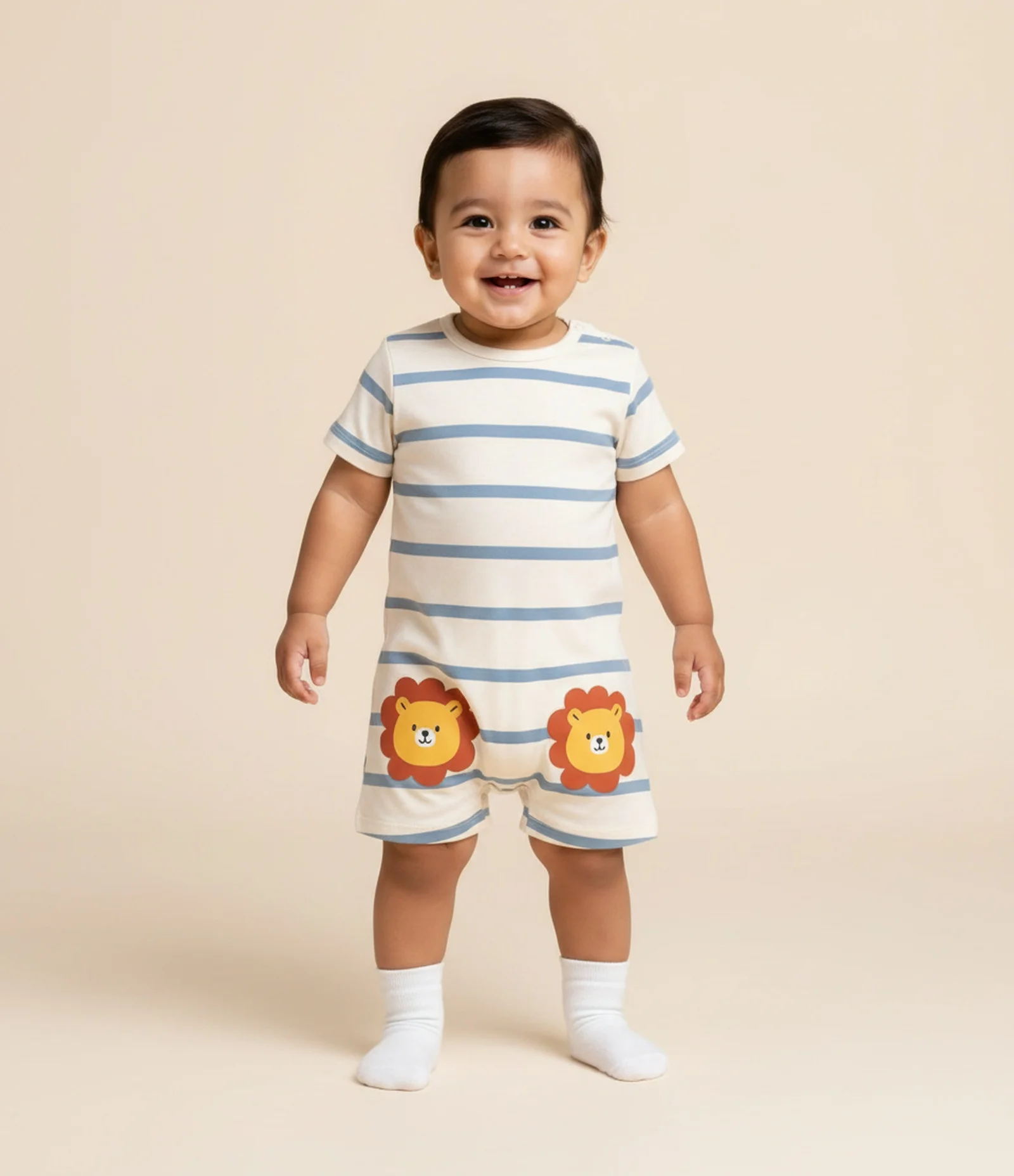 Macaquinho Infantil Listrado com Leão nos Joelhos – Tam RN a 18 Meses Off White 1
