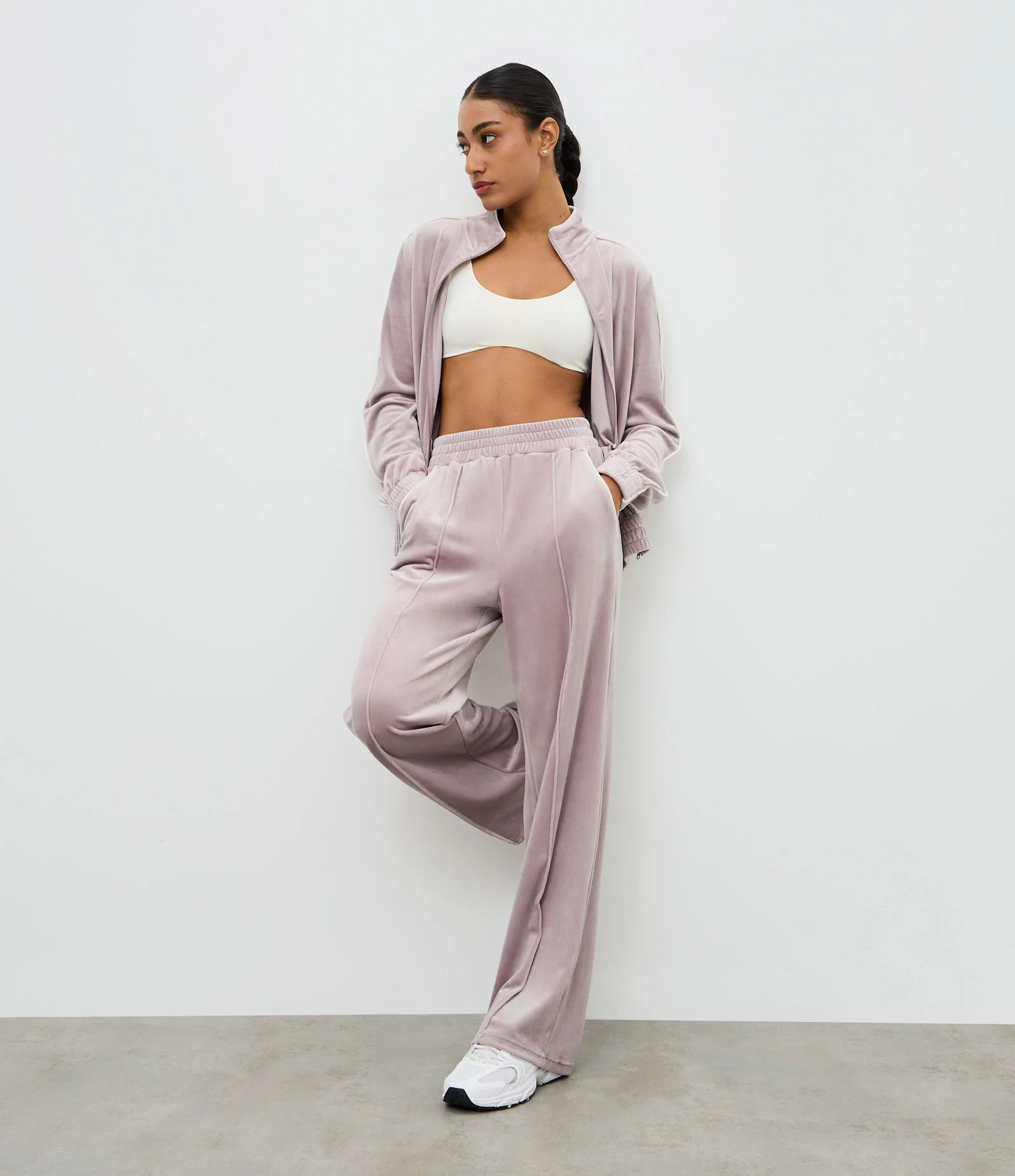 Calça Esportiva Reta em Plush com Piping Contrastante Rosa 1