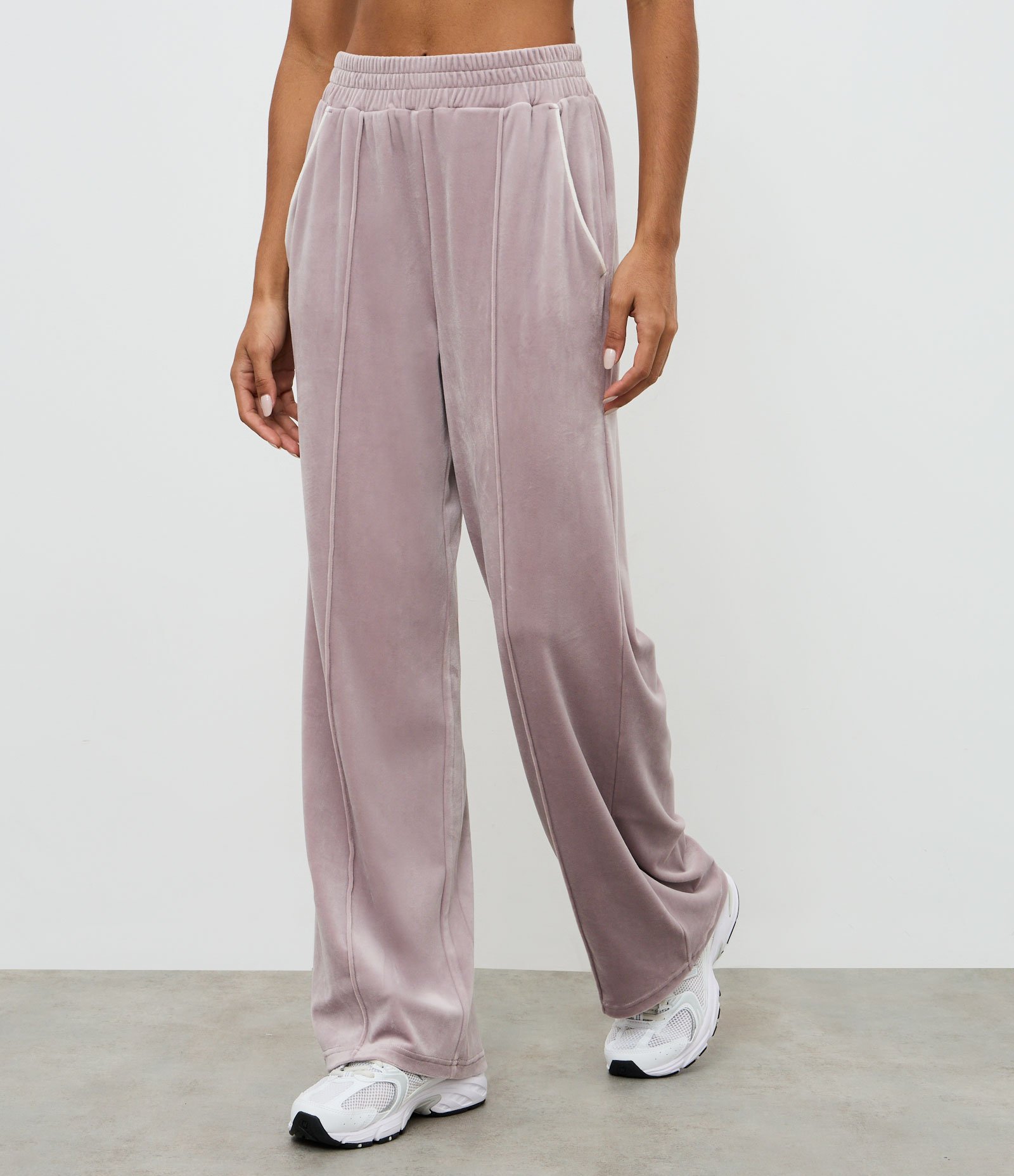 Calça Esportiva Reta em Plush com Piping Contrastante Rosa 2