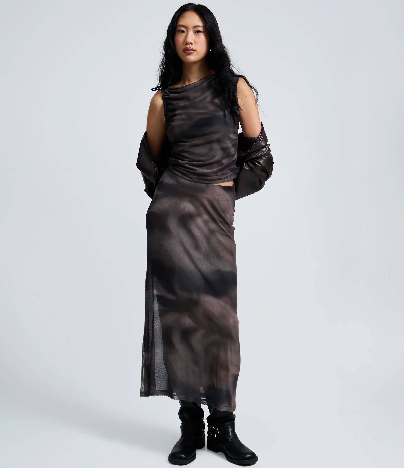 Blusa Efeito Manchado em Tule com Franzidos Laterais Cinza 2