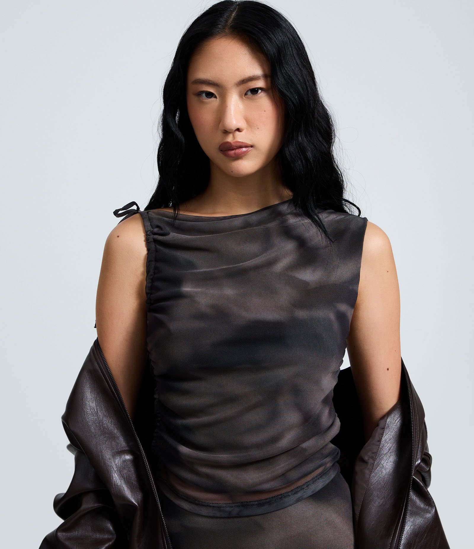 Blusa Efeito Manchado em Tule com Franzidos Laterais Cinza 3