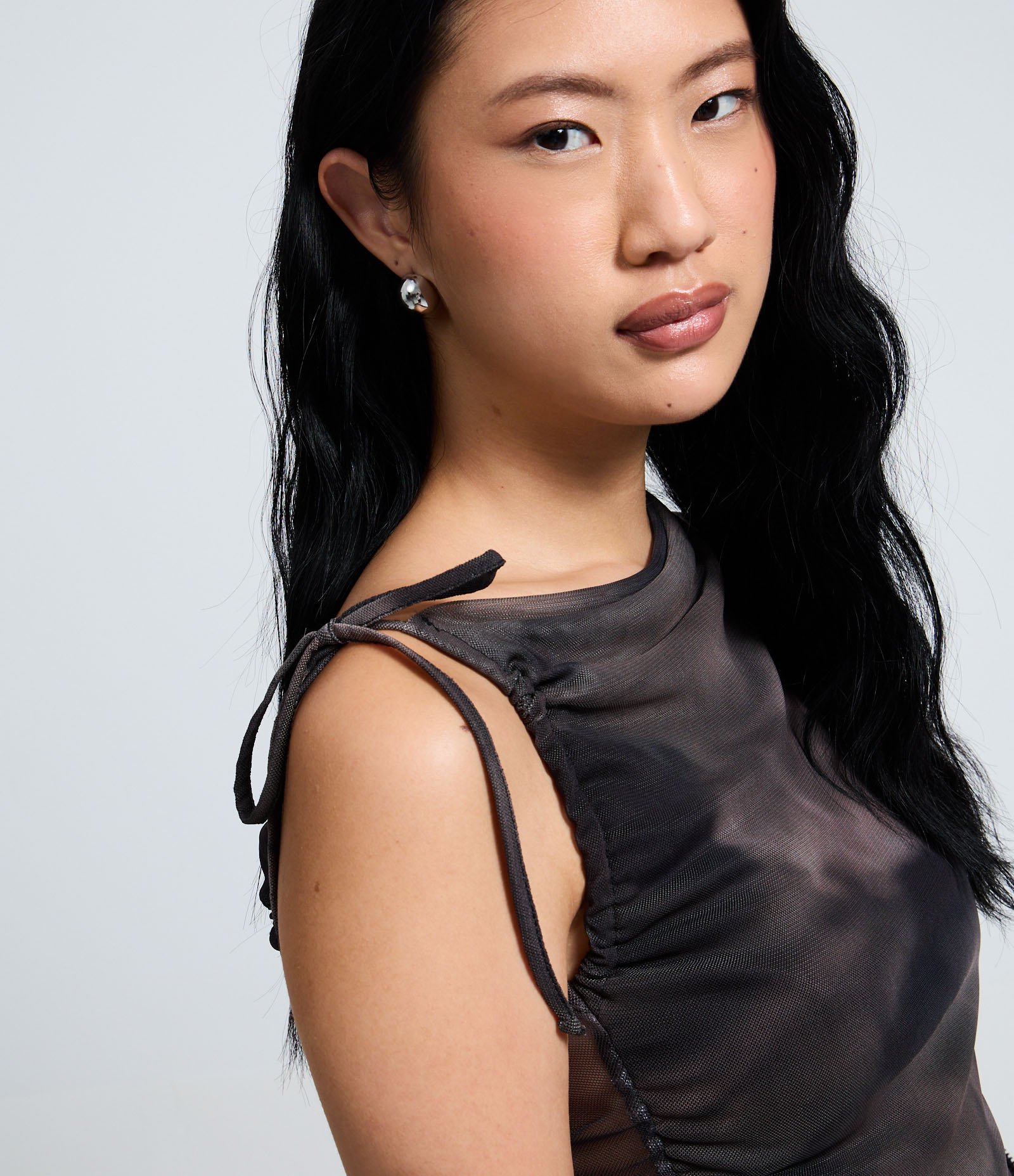 Blusa Efeito Manchado em Tule com Franzidos Laterais Cinza 4