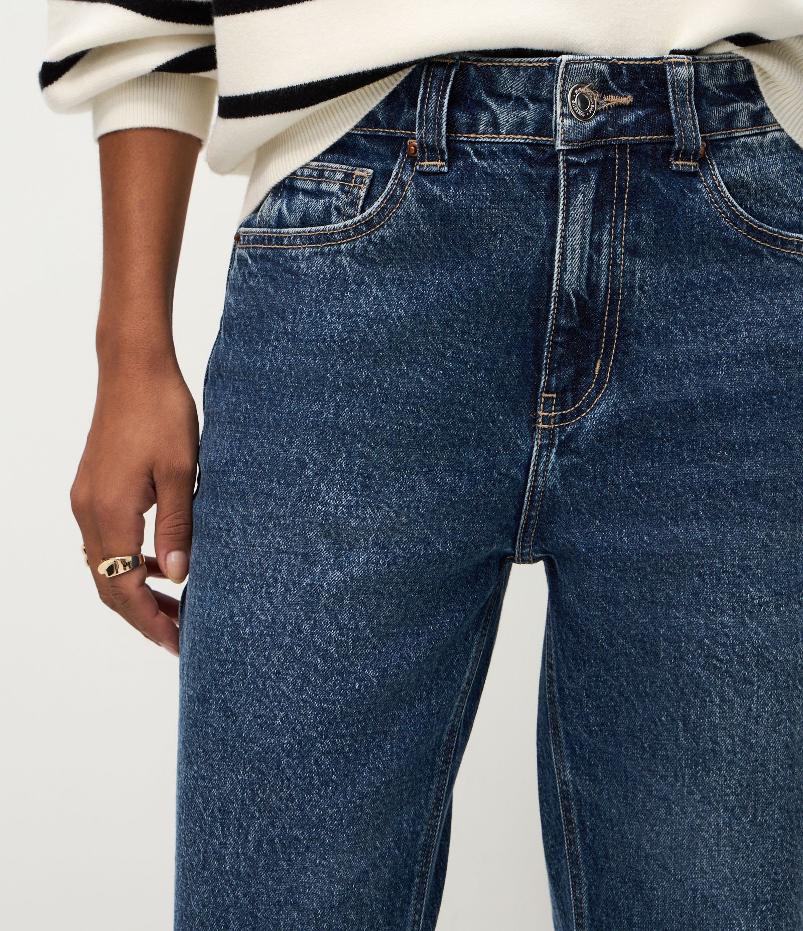 Calça Reta em Jeans com Cintura Média Médio 4