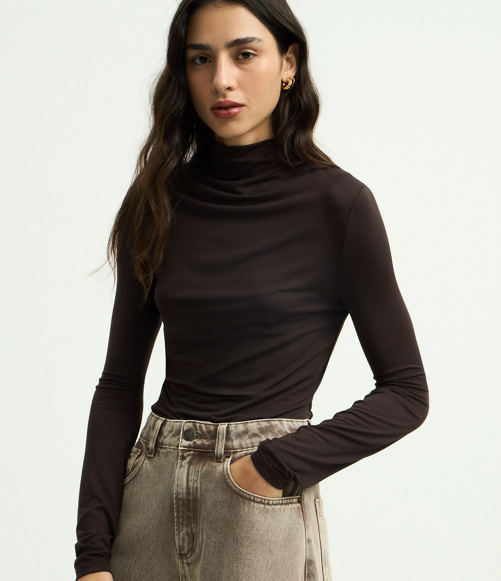 Blusa Básica Manga Longa em Modal com Gola Alta Marrom 1