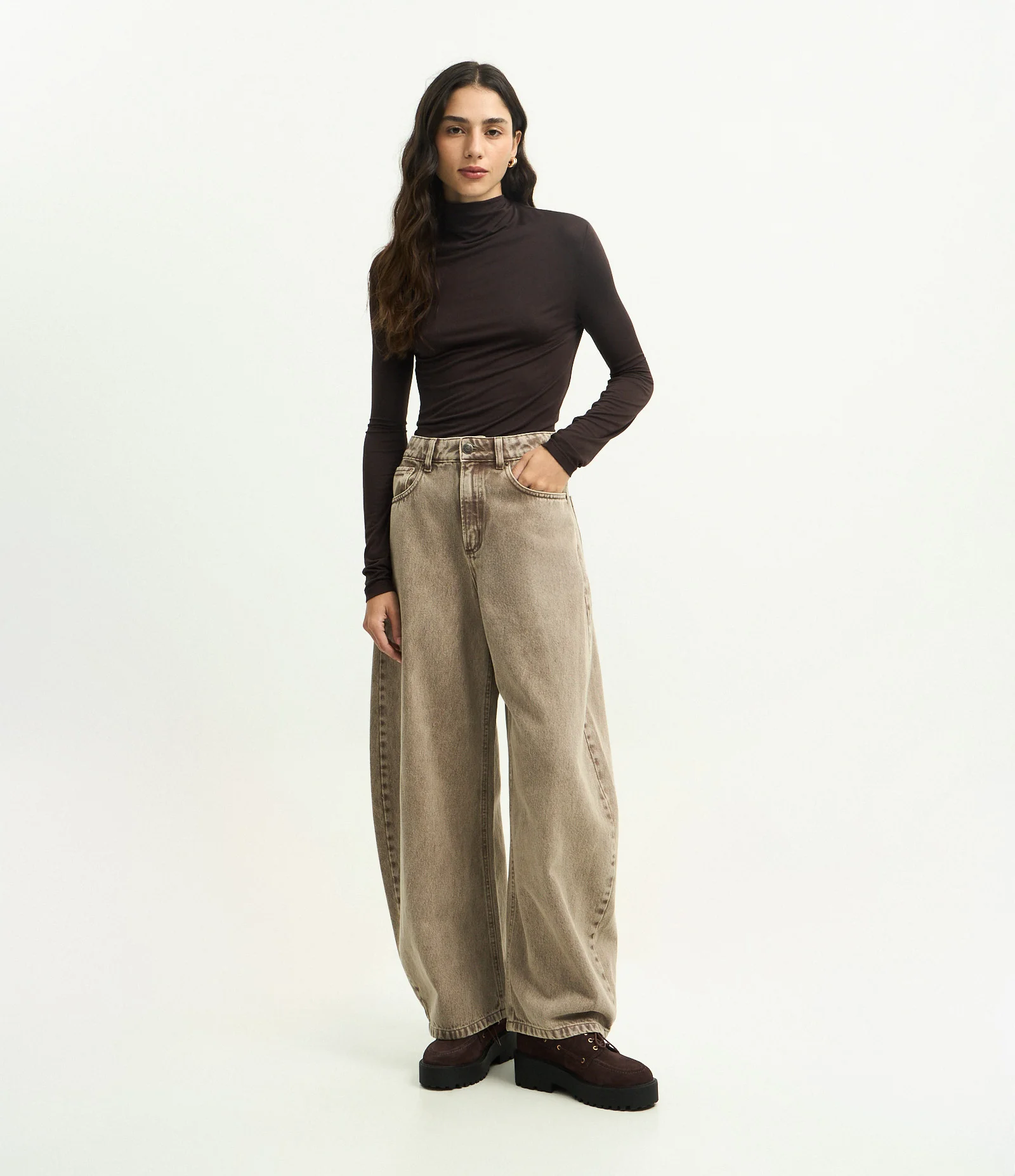 Blusa Básica Manga Longa em Modal com Gola Alta Marrom 2