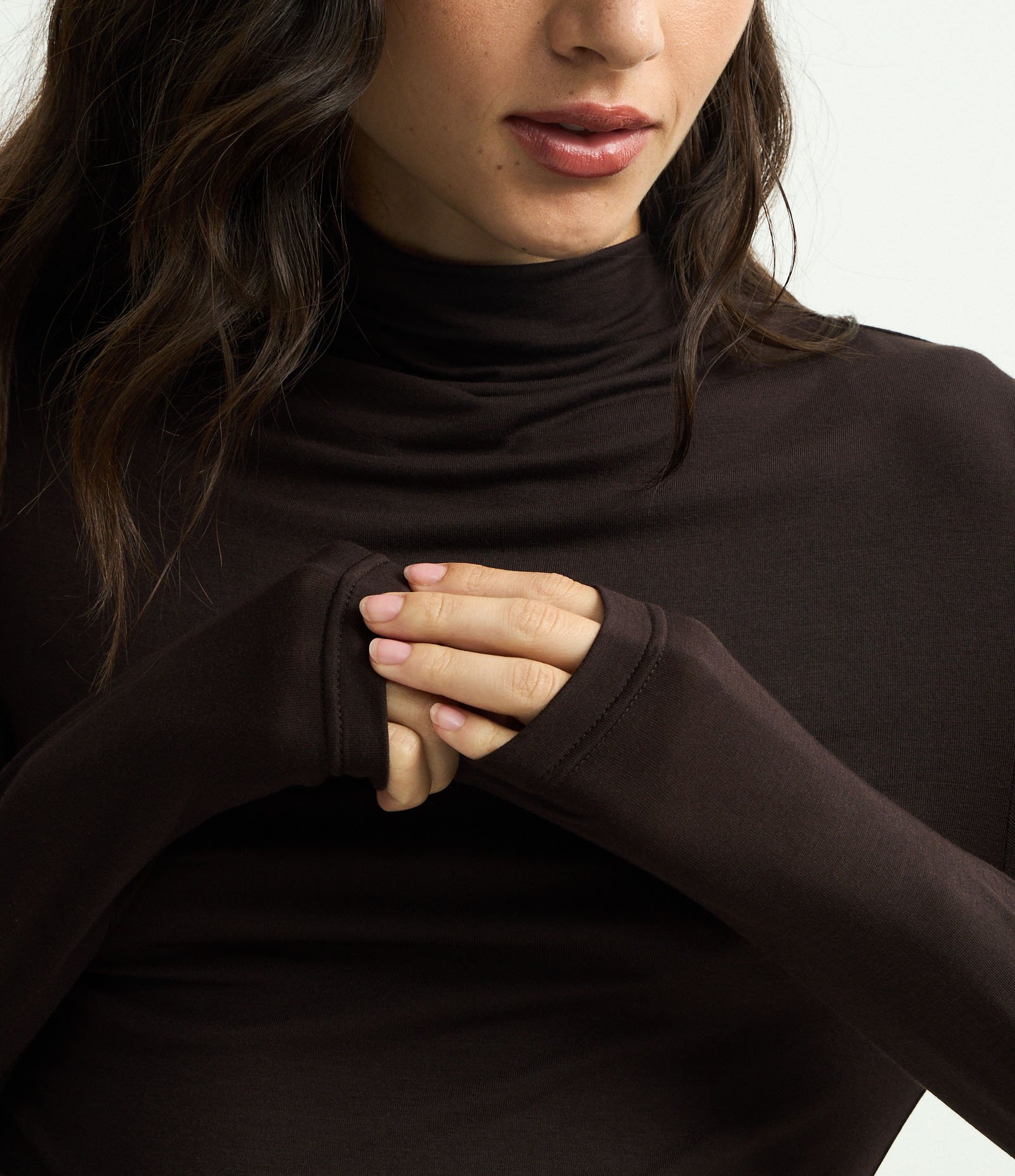 Blusa Básica Manga Longa em Modal com Gola Alta Marrom 3