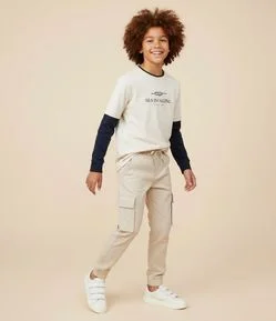 Camiseta Infantil com Manga Sobreposta  e Lettering – Tam 5 a 14 Anos