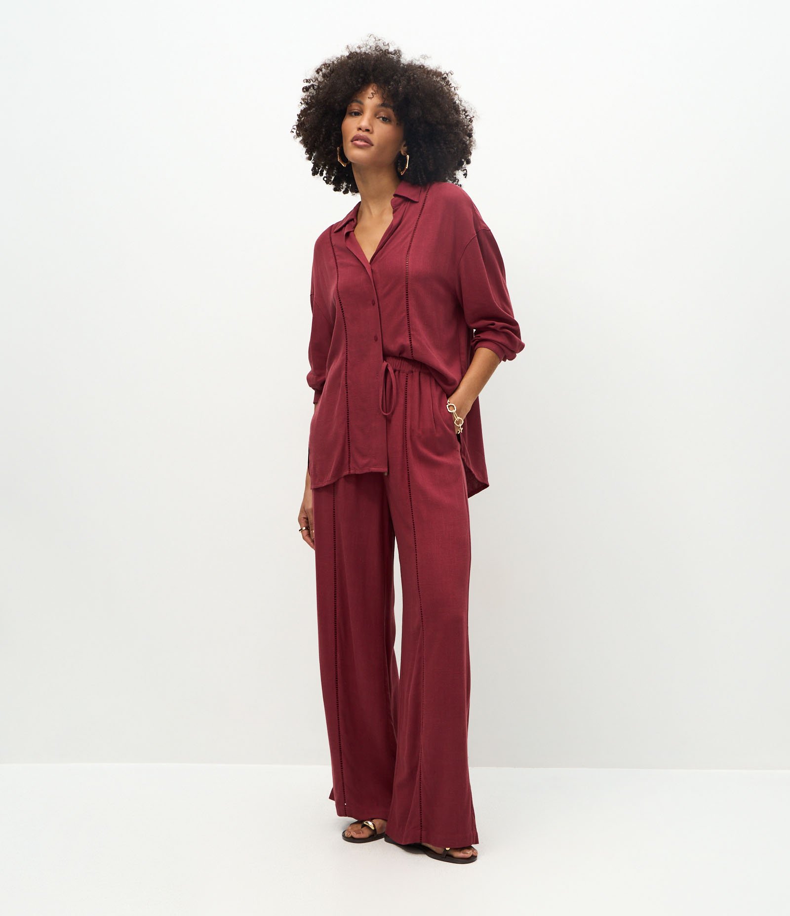 Calça Wide Leg em Viscolinho com Amarração na Cintura Vinho 1