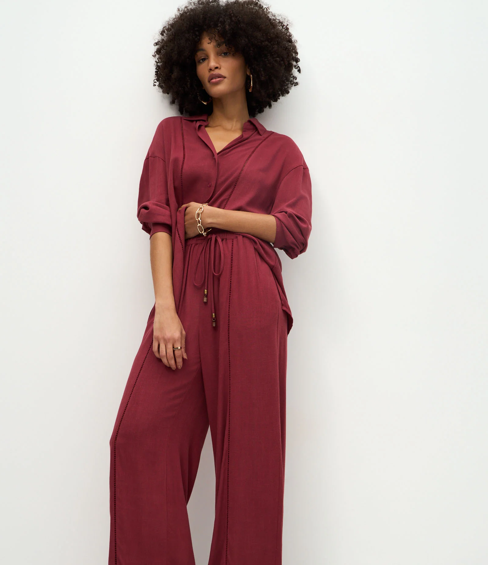 Calça Wide Leg em Viscolinho com Amarração na Cintura Vinho 2