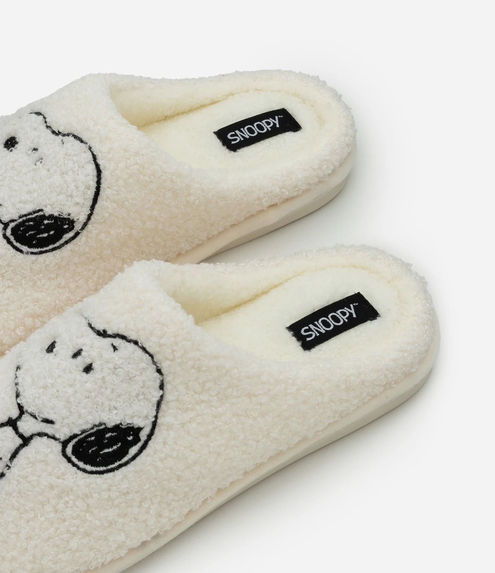 Pantufa Aberta Snoopy Felpuda Off White 2