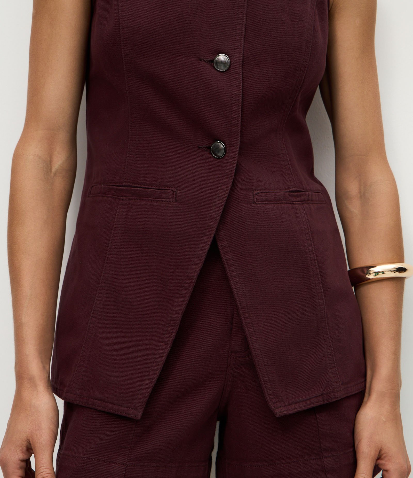 Colete Alongado em Sarja com Detalhes Contrastantes Bordô 4