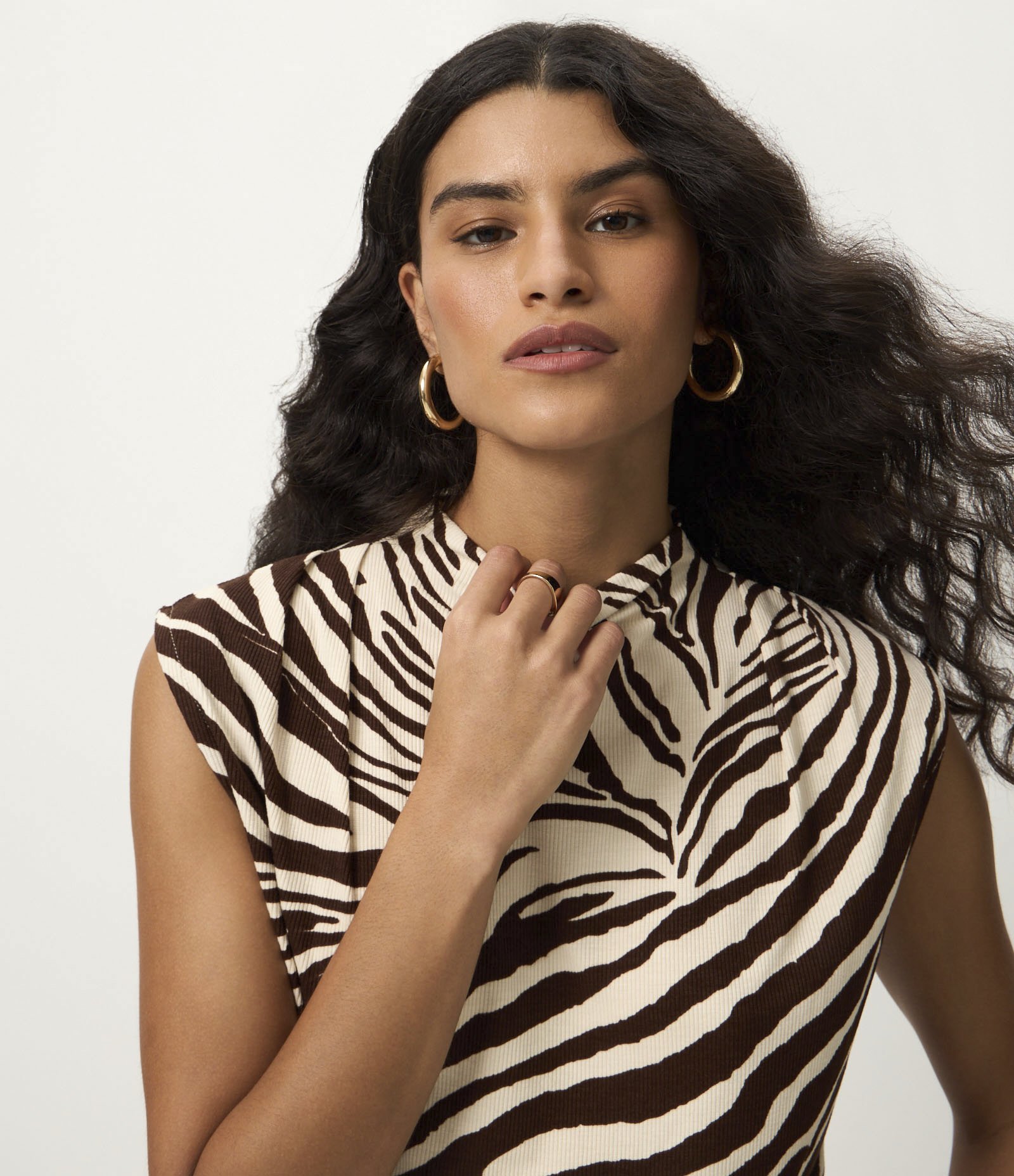 Blusa Sem Manga com Franzido no Ombro e Estampa de Zebra Bege/Marrom 1