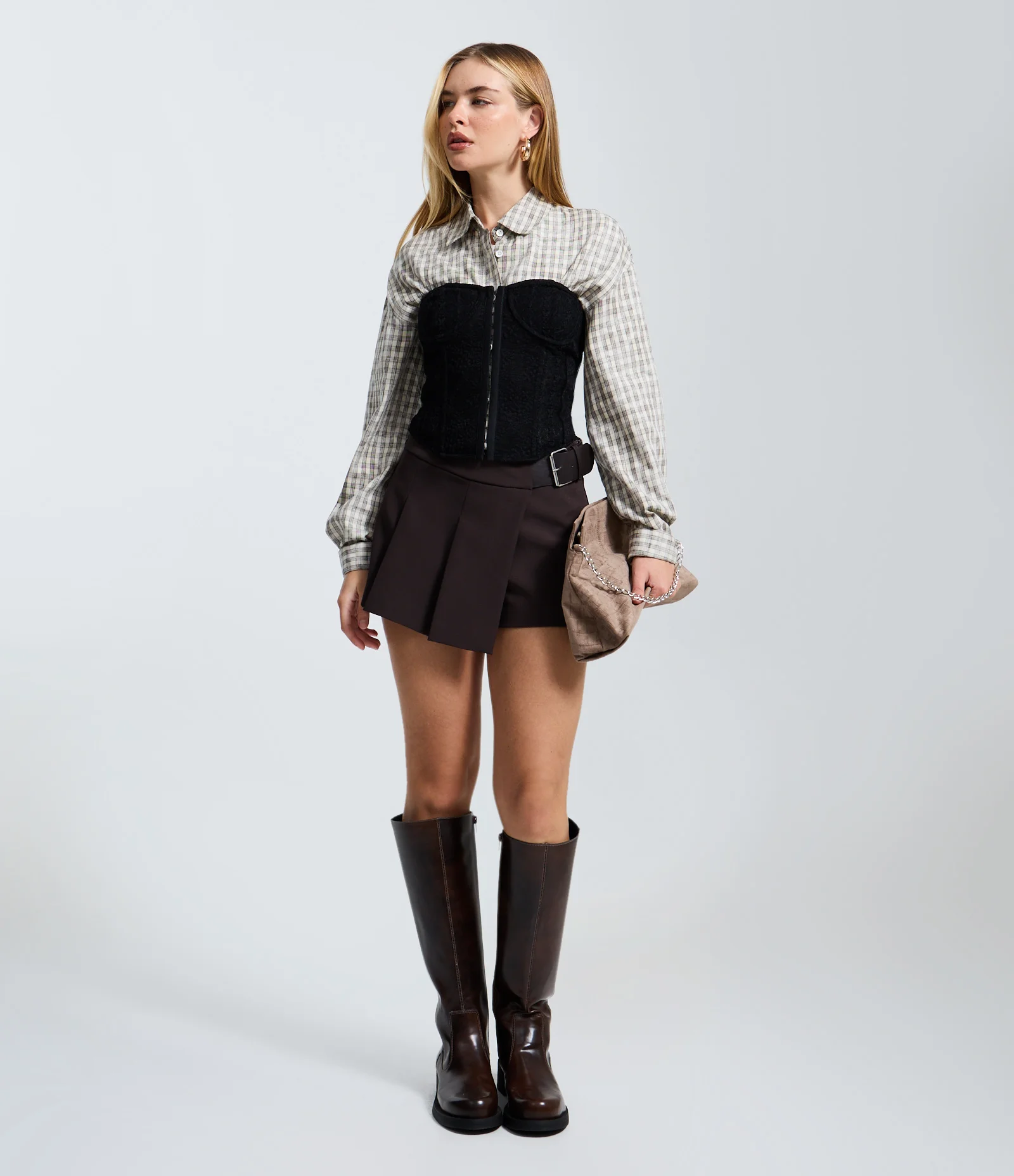 Short Saia Alfaiatado com Plissado Frontal e Cinto Lateral Marrom 1