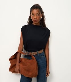 Blusa com Franzido no Ombro e Gola Alta